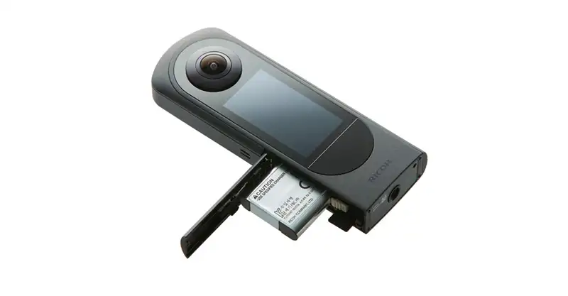 Ricoh เปิดตัว Ricoh Theta X กล้อง 360 องศารุ่นใหม่อย่างเป็นทางการแล้ว มาพร้อมหน้าจอแสดงผลขนาดใหญ่ , แบตเตอรี่แบบถอดเปลี่ยนได้ และช่องเสียบ MicroSD